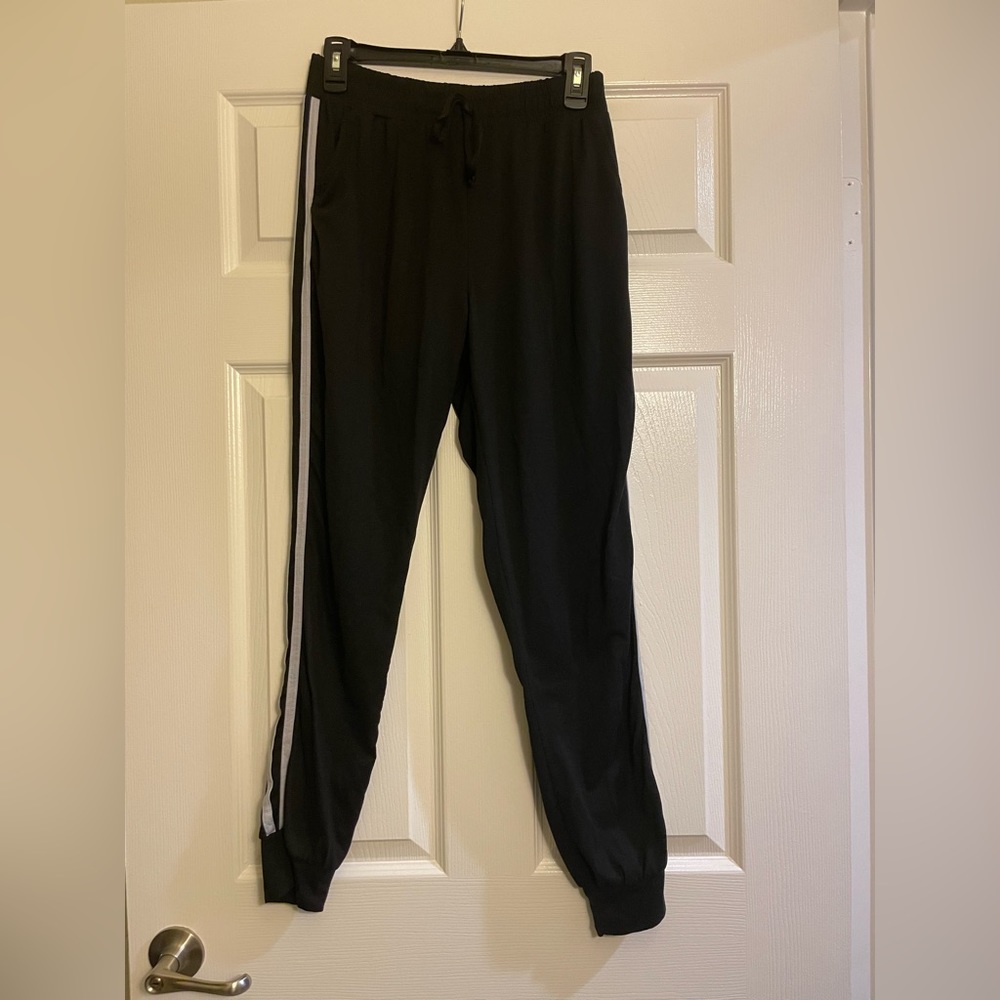 Loose fitting draw straw leggings